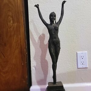 Elegant Bronze Sculpture